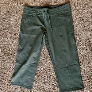 Athleta Trekki Capri